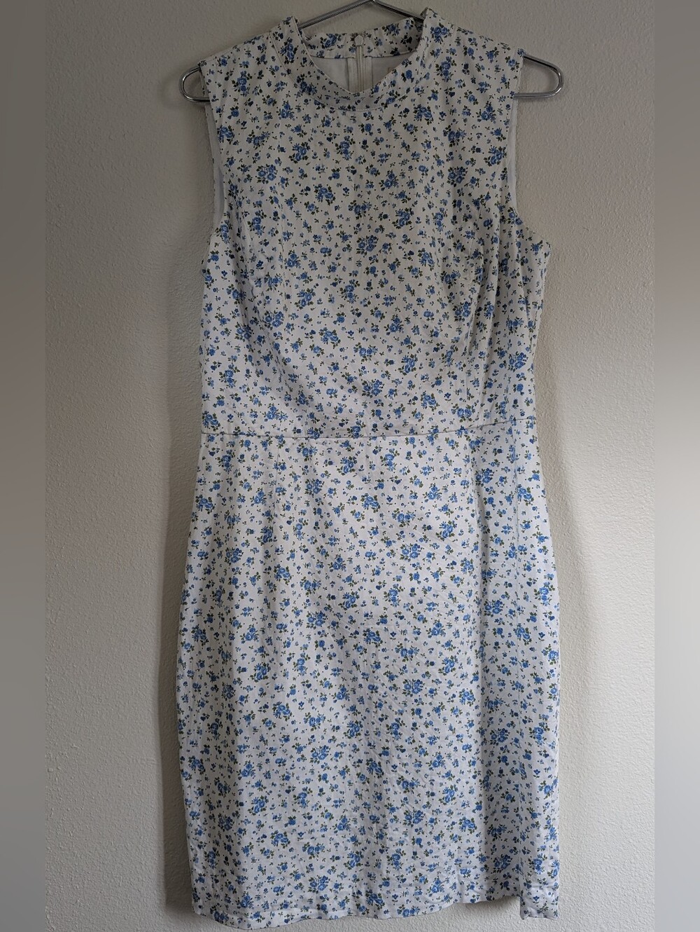 Brooks Brothers Sleeveless White Floral Sheath Dress with Blue Print